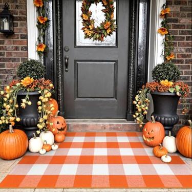 Imagem de Uphome Tapete xadrez Bufflo para ambientes externos 69,8 x 109,2 cm, tapete de porta frontal xadrez branco e laranja para decoração de outono, tapete de varanda de casa de fazenda para tapetes de