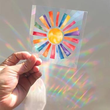Imagem de Um adesivo decorativo de vidro com um apanhador de sol criativo com um padrão de sol arco-íris, feito de película de janela colorida dupla face de PVC removível para janelas de vidro.