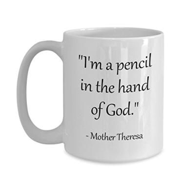 Imagem de Caneca com citação Mother Theresa – I'm A Pencil in the Hand of God – Caneca de café de cacau quente divertido – ideia de de Natal