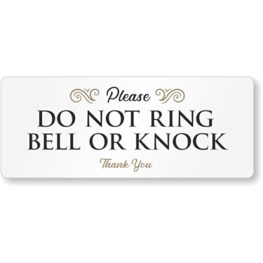 Imagem de SmartSign Please Do Not Ring Bell Or Knock Sign for Airbnb - 5 cm x 12,7 cm, acrílico, fitas adesivas de espuma, preto/dourado/branco