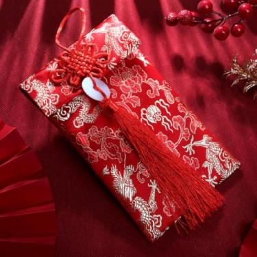 Imagem de Grande envelope vermelho de seda chinês, elegante Hong Bao para dinheiro da sorte com fecho de pingente de dragão bordado e jade para ano novo, casamento, aniversário