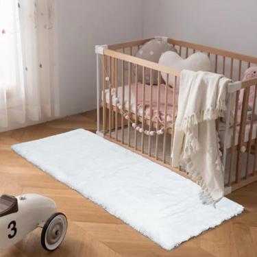 Imagem de Latepis Tapetes brancos para corredores, 5 x 15 cm, lavável, pequeno, felpudo, macio, pele de coelho, cabeceira, tapete para quarto de crianças, sofá, berçário