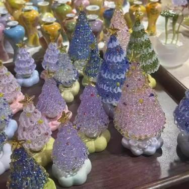 Imagem de 3 peças de enfeite de árvore de Natal de cerâmica, árvore de Natal giratória, peça central de mesa, adequado para festas de Natal e decoração de casa