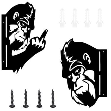 Imagem de 2 peças Peek-A-Boo Flipping Off Sasquatch Metal Sign, 3D Funny Sasquatchs Wall Art Ornament, Enfeites engraçados de dedo médio, espiando Sasquatch Tree Post Decor para jardim ao ar livre cerca quintal