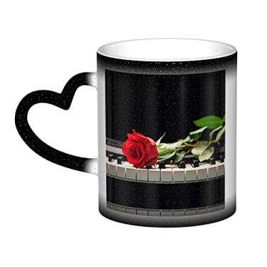 Imagem de Rosa vermelha no piano xícara de café divertida, xícara de cerâmica mágica sensível ao calor que muda de cor 12 Oz, para café/chá/leite/cacau, para adolescente/aniversário/festival/presentes