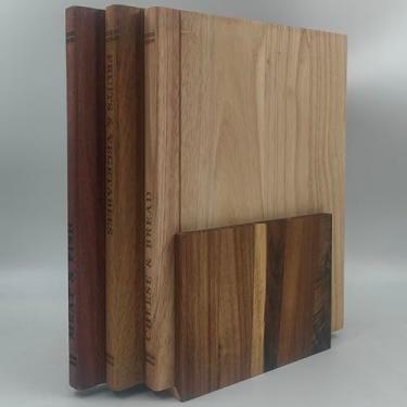 Imagem de Azauvc Conjunto de tábua de cortar livros, tábuas de corte que parecem livros, tábua de servir de nogueira sólida, conjunto de 3 com suporte, tábua de corte em forma de livro para cozinha, fácil de