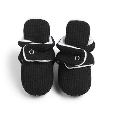 Imagem de CENCIRILY Botas de algodão para bebês recém-nascidos, chinelos para meninos e meninas, sapatos macios, antiderrapantes, botas de cano baixo, com aderência, quente, para o inverno, sapatos de berço, A7/preto, 3-6 Meses