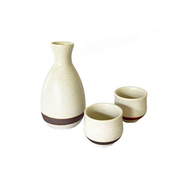 Imagem de Cor branca, cerâmica tradicional japonesa SAKE Conjunto de 3 itens. 1 garrafa e 2 xícaras com uma caixa de presente. Feito no Japão