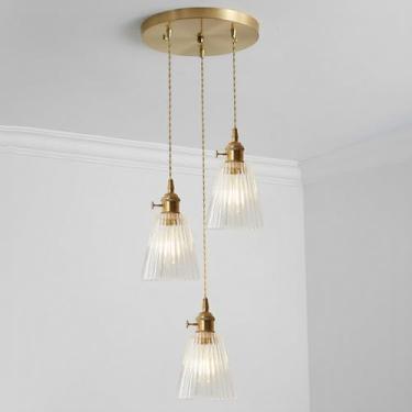 Imagem de Lustres de luxo para interiores, em cobre, com três pendentes de vidro transparente e soquete E27, ideais para sala de jantar, quarto, escritório e ilha de cozinha.