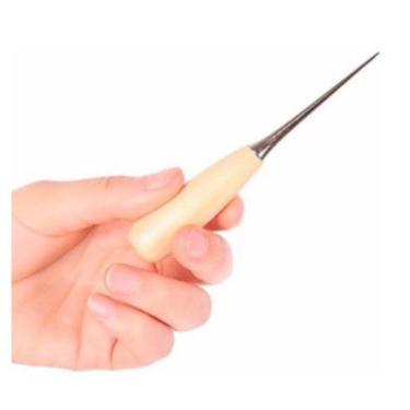 Imagem de Agulhão Furador de tecido manual com cabo de madeira