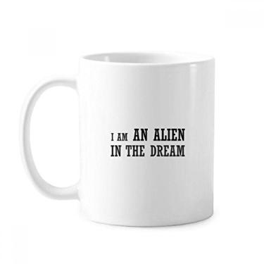 Imagem de Caneca de cerâmica I Am An Alien In The Dream Caneca Cerâmica Café Porcelana