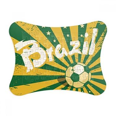 Imagem de Moldura de quebra-cabeça de futebol verde amarelo Brasil, cultura do Brasil, decoração de quadros, ornamento do jogo de quebra-cabeça