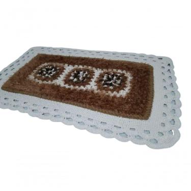 Imagem de Tapete De Crochê Branco E Marrom Artesanal