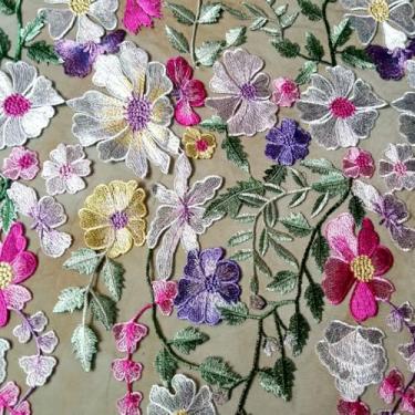 Imagem de Acabamento de renda com flores coloridas bordadas brancas extra largas de 70 cm, tecido de renda feito à mão, parte do vestido, festa em casa, costura em apliques para decoração DIY (preto 1 ano) (2