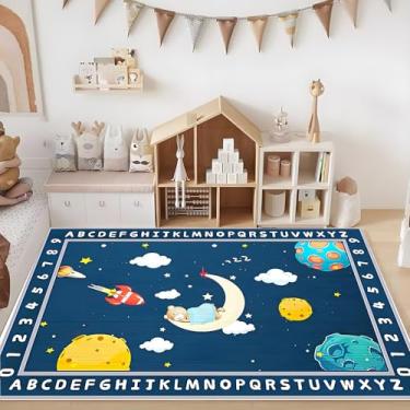 Imagem de Qkjtyt ABC Alfabeto números azuis tapetes infantis 9 x 1,5 m para quarto, sala de jogos, desenho animado foguete lua nuvens espaço tapete macio tapete infantil