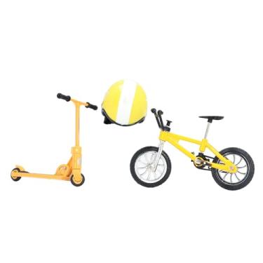 Imagem de Generic Conjunto de Capacete de Bicicleta Dollhouse, Decoração Realista da Decoração de Jardim Realista Detalhes Vívidos Scooter Em Miniatura Conjunto para de Casa (Amarelo)