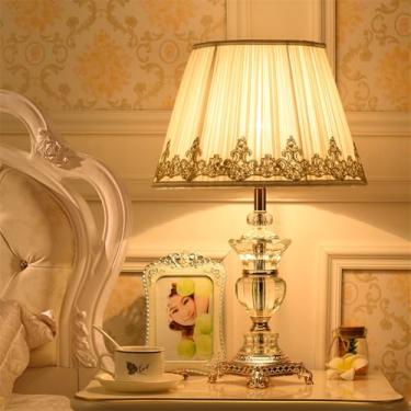 Imagem de Luminária de mesa contemporânea de cristal LED, estilo europeu, com design artístico em tecido, ideal para sala de estar, escritório, casa de campo, hotel, quarto ou mesa de cabeceira (Estil