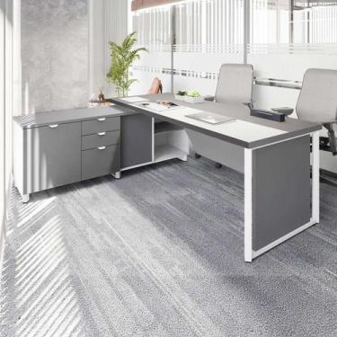 Imagem de Mesa de Escritório Executiva com Armário Lateral e Caixa de Tomadas 3 