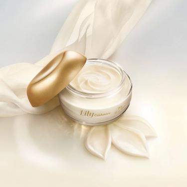 Imagem de Creme Acetinado Hidratante Desodorante Corporal Lily Cashmere 250g