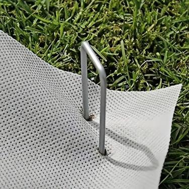 Imagem de 30 peças de estacas de jardim galvanizadas para barracas, grampos de paisagismo, tecidos de barreira de ervas daninhas, tubos de irrigação e postes de cerca mantêm seu jardim limpo e arrumado