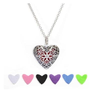 Imagem de Exclusivo Aromaterapia Essencial Colar Medalhão de Coração Vintage em Prata, Pingente Filigrana para Óleos Essenciais, Design Intrincado com Fecho de Lagosta, Uso Casual e Formal.