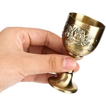 Imagem de Tyenaza Taça dourada Taganov cálice, mini taças de vinho, cálice de cobre puro de latão com padrão floral para decoração de cálice de altar sagrado