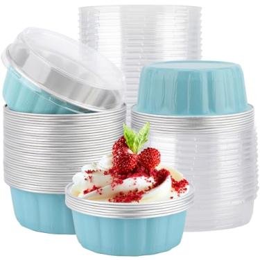 Imagem de EUSOAR Latas de muffin descartáveis, 50 peças de recipientes de bolo azuis de 255 g com tampas, copos de deserto de ramequins de folha com tampas, cupcakes, pudim de pão, suportes redondos para festas
