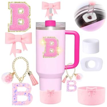 Imagem de 6 peças de acessórios rosa para copo Stanley, decorações para copo de 30/1,134 g com alça, inclui tampa e bota de cobertura de palha de laço, pingente de iniciais, adesivo de letra, tampa à prova de