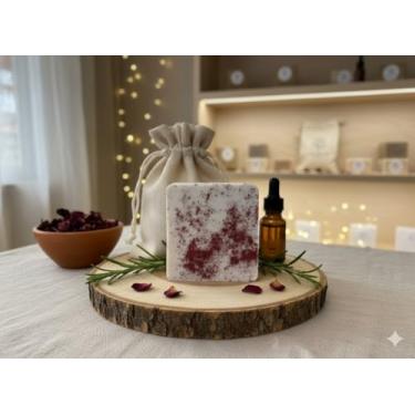 Imagem de Sabonete artesanal de Hibisco. Rica em antioxidantes, combate os radicais livres. 100 Gramas