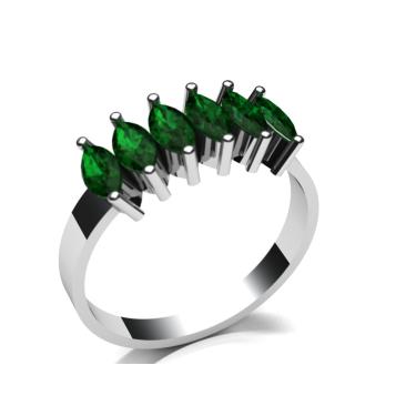 Imagem de Meia Aliança Navete Prata Com  esmeralda  Sintetica