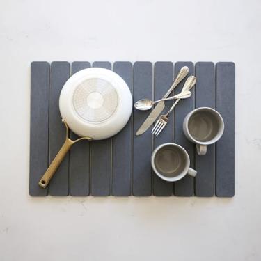 Imagem de Selegna Esteira de secagem de pratos dobrável de pedra de diatomita para balcão de cozinha, escorredor de pratos de pedra de terra de diatomácea de secagem rápida, dobrável, absorvente, grande sobre a