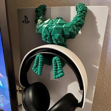 Imagem de Suporte de Headset Criatura Musculosa para PS5 / PS5 Pro - Escalando o Console