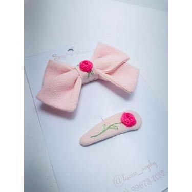 Imagem de Kit de laço em linho com tic tac do mesmo tecido bordados à mão (rosa)