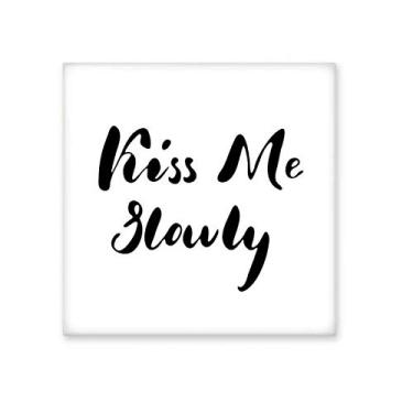 Imagem de Kiss Me Slowly Citação de azulejo de cerâmica brilhante para banheiro e cozinha