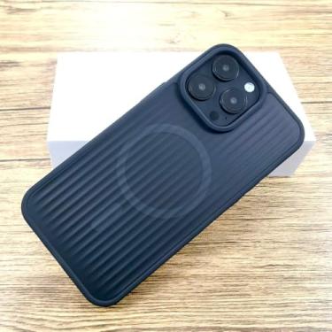 Imagem de Capa fosca texturizada ondulada de luxo para iPhone 17, 16, 15, 14, 13, 12 Pro Max e 16 Pro, com carregamento sem fio, preta, para iPhone 17 Air.