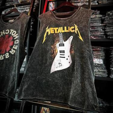 Imagem de Camiseta Regata Masculina Vintage Lavada Com Estampa De Banda De Rock 