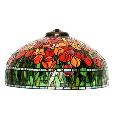 Imagem de Abajur de reposição estilo Tiffany de 20 polegadas, com estampa de tulipas e glicínias em tons de vermelho e laranja mediterrâneo, ideal para luminárias de mesa, de chão e de leitura.