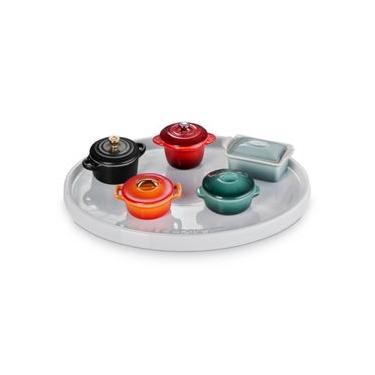 Imagem de CONJUNTO 5 MINIATURAS LE CREUSET COLLECTION COM BANDEJA EM CERÂMICA COLORIDO 89700008089030