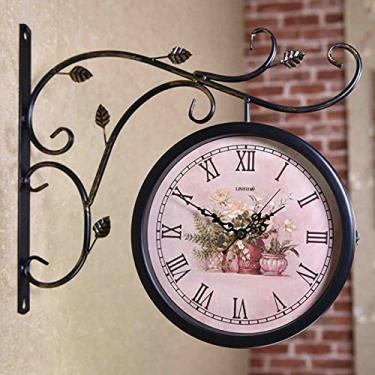 Imagem de AKALNNB Relógio de parede retrô frente e verso, estação de relógio de parede dupla face, mostrador retrô com pêndulo de fixação de haste para jardim doméstico interno e externo