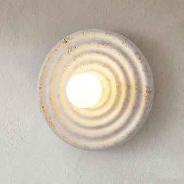Imagem de Luminária de parede LED interna 5W Branco Quente 3000K, moderna, em resina, com soquete G4, decorativa, redonda, para sala de estar, quarto, corredor, escadas e iluminação de caminhos (22 cm