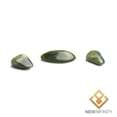 Imagem de 3 pedras Roladas de Jade Nefrita Jadeíta Rolada Cristal Natural 2cm se