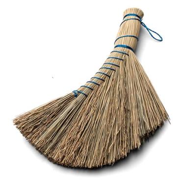 Imagem de Vassoura de palha natural – Vassoura manual pequena de 31 cm com formato ergonômico para limpeza de várias superfícies – Escova de cerdas rígidas para uso interno ou externo da Kings County Tools