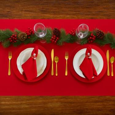 Imagem de Kit Mesa Posta Natalina Vermelho para 2 Pessoas 6 Peças Sousplat Guardanapos e Anéis de Pérola 2 Voltas de Metal Dourado