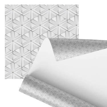 Imagem de Papel de Parede Geométrico 3D, Padrão Triangular Moderno em Branco e Cinza, Decoração de Parede com Detalhes Metálicos 2,80