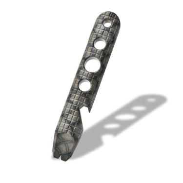 Imagem de Multiferramenta de titânio EDC, multiferramenta portátil 4 em 1 de 12 cm com abridor de garrafa, abridor de lata, extrator de unhas, abridor de caixa, orifício de cordão para uso ao ar livre