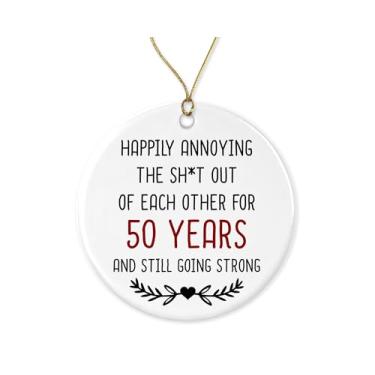 Imagem de Happily Annoying Each Other for 50 Years - Enfeite de aniversário de 50 anos - Engraçado - Enfeite de árvore de Natal - Lembrança de Natal de cerâmica impressa em ambos os lados