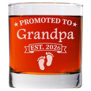Imagem de CARVELITA Copo de uísque Promoted To Grandpa Est 2024 – 325 ml Old Fashioned Bourbon Rocks Glass – First Time Grandparents Gifts – Anúncio dos avós – Novos presentes para avós pela primeira vez, papa