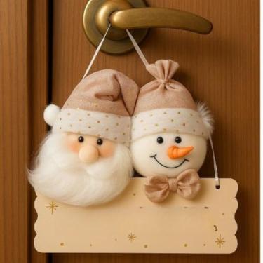 Imagem de Enfeite Papai Noel De Neve Com Placa "Feliz Natal" Nude Dourado Decoração Para portas