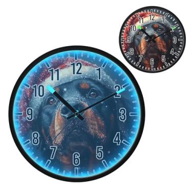 Imagem de Blueangle Relógio de parede com luz noturna LED que brilha no escuro e ativado por voz, Rottweiler silencioso de 30 cm em um chapéu de Natal, design operado por bateria para decoração de quarto e sala