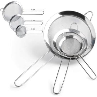 Imagem de Kit 3 Peneiras Coador de Chá e Utensílios de Cozinha em Aço Inox (8cm, 10cm e 12cm) | Malha Fina e Resistente | Alça Longa para Fritura, Coar Alimentos e Filtragem de Líquidos